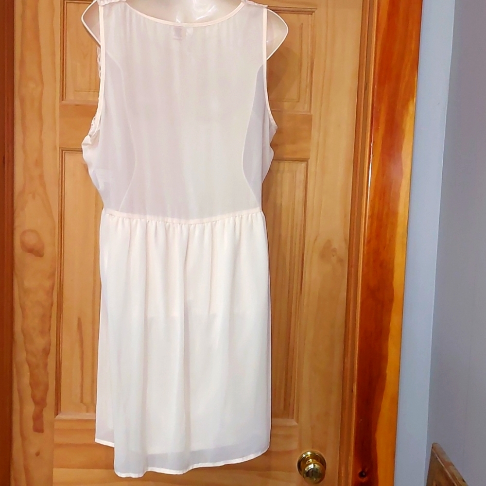 Dress - Picture 3 of 8